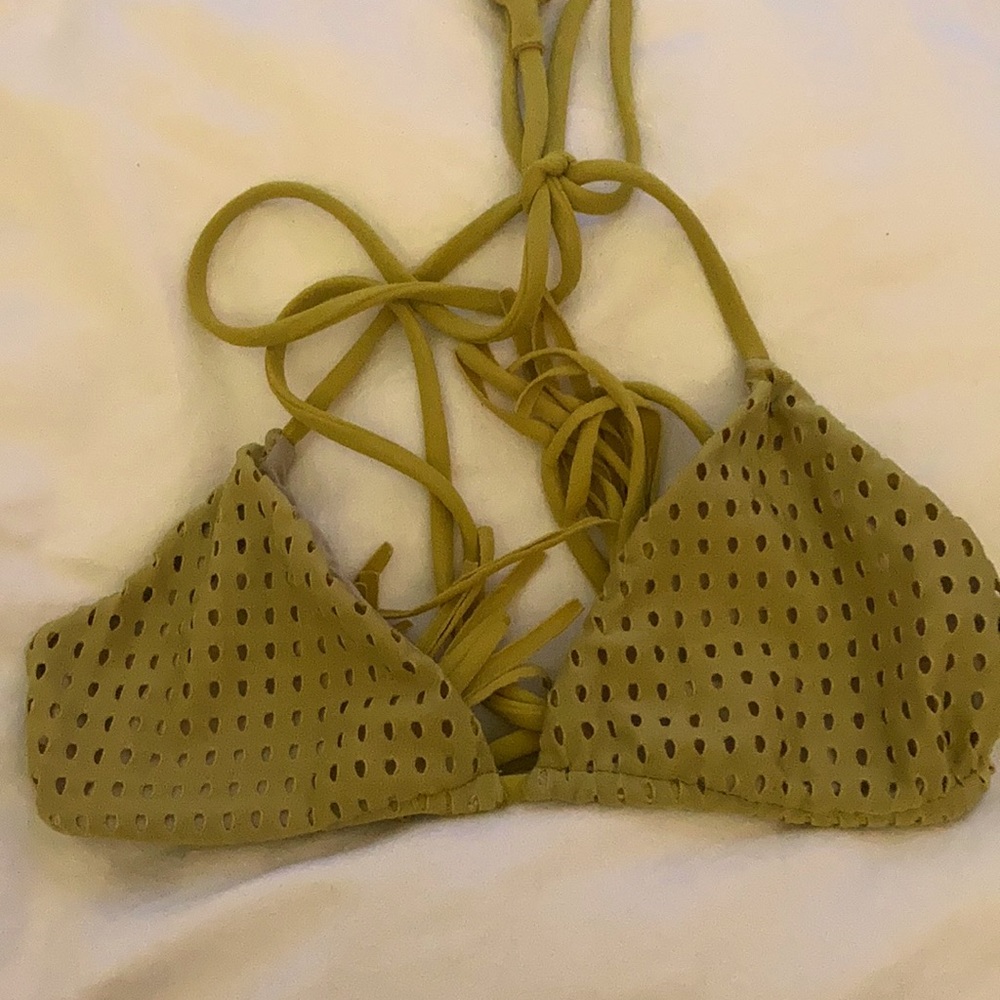 Acacia yellow mesh top